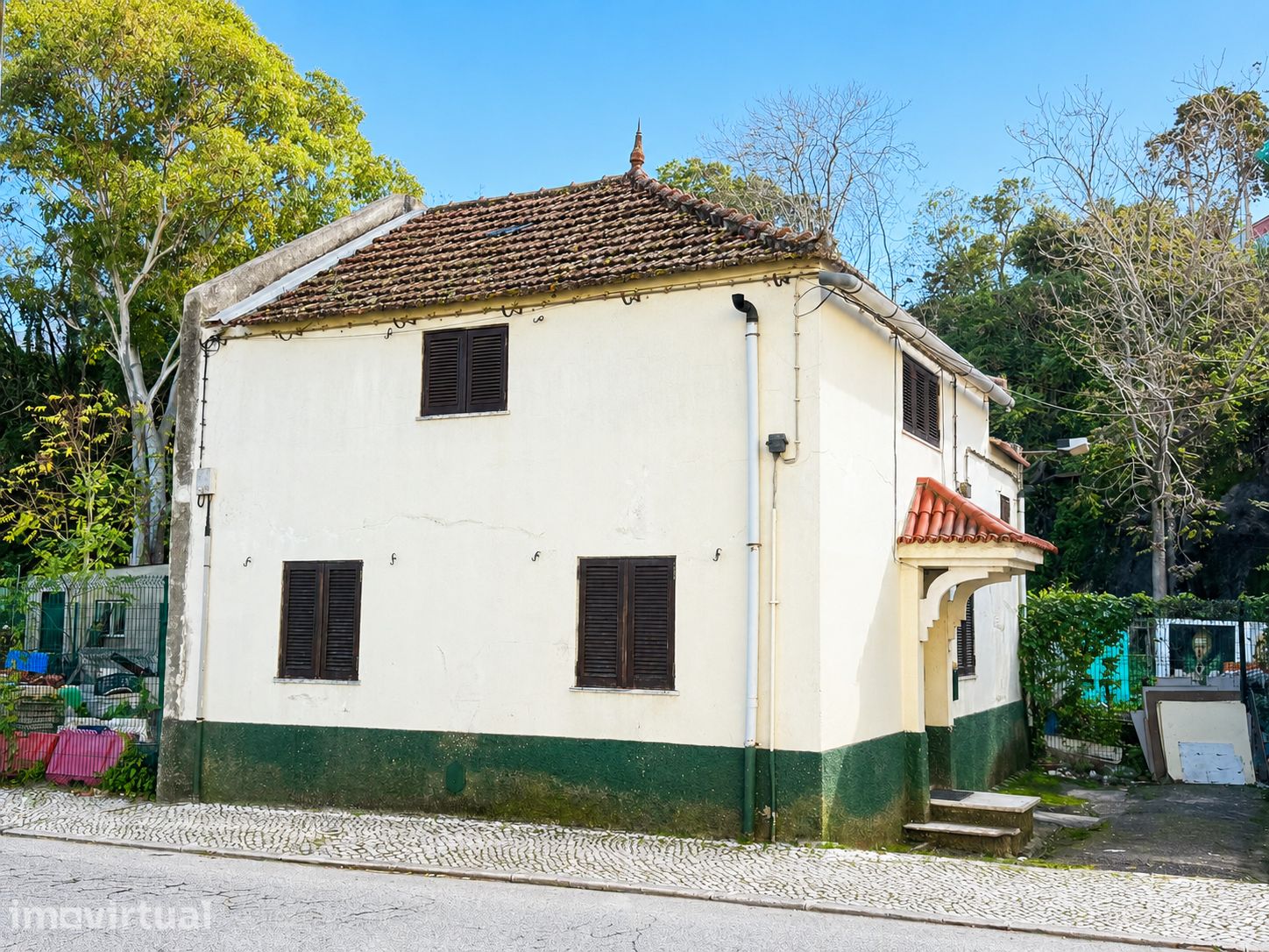 Two-bedroom house in Campolide