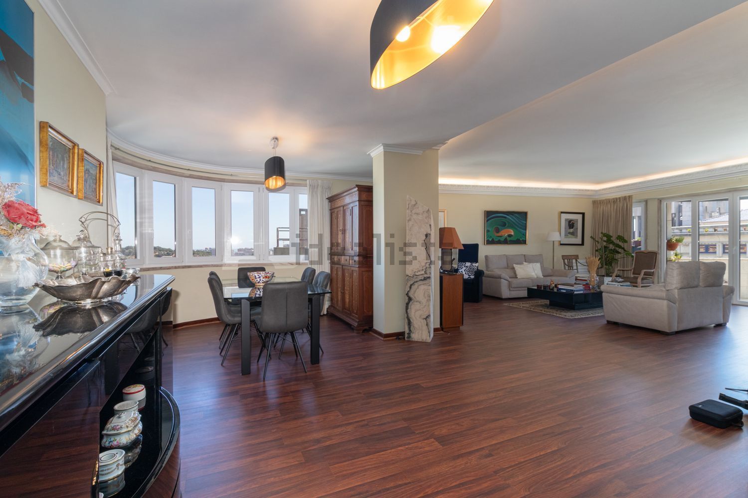 Spacious three-bedroom apartment on Avenida João XXI · 4