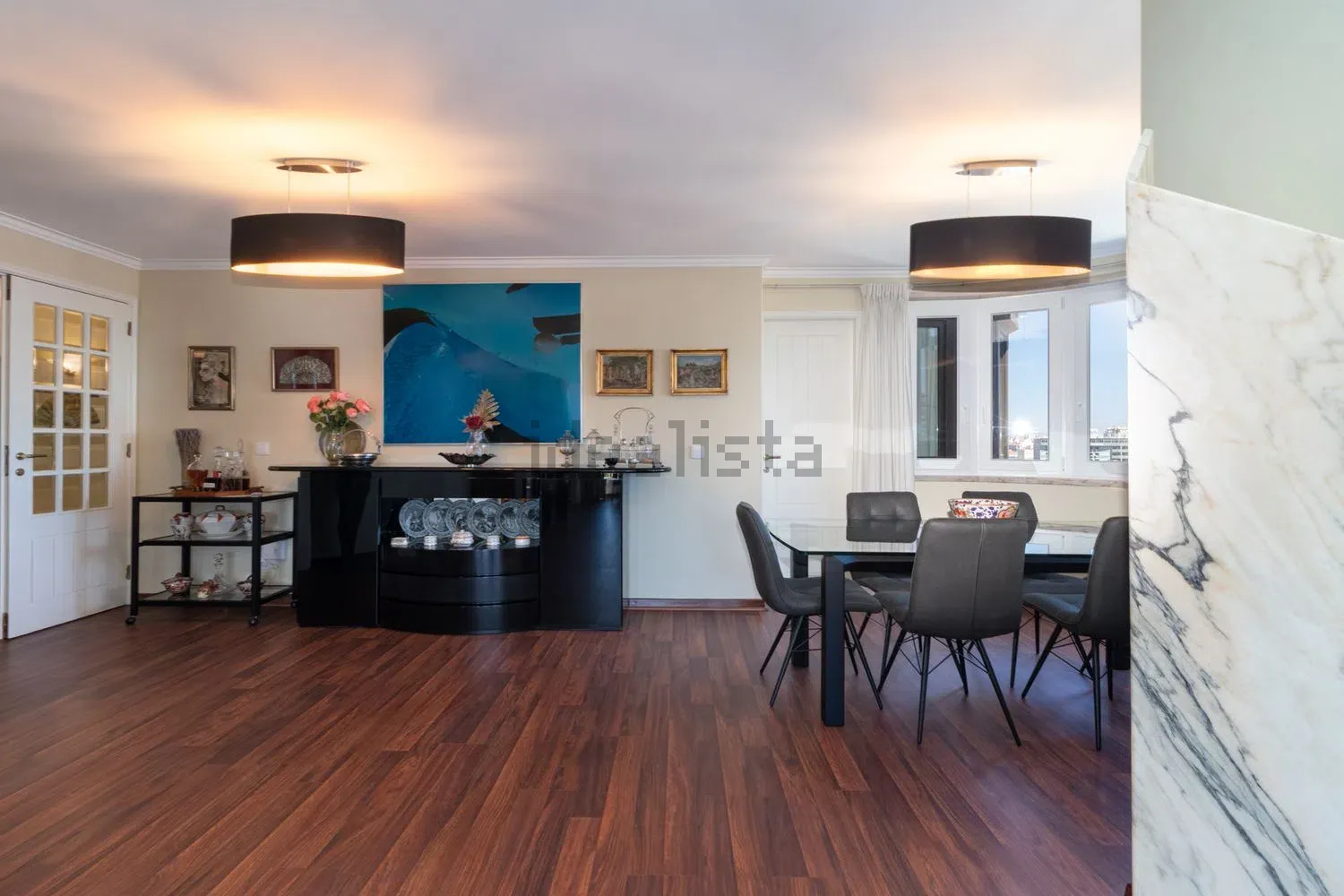 Spacious three-bedroom apartment on Avenida João XXI · 7