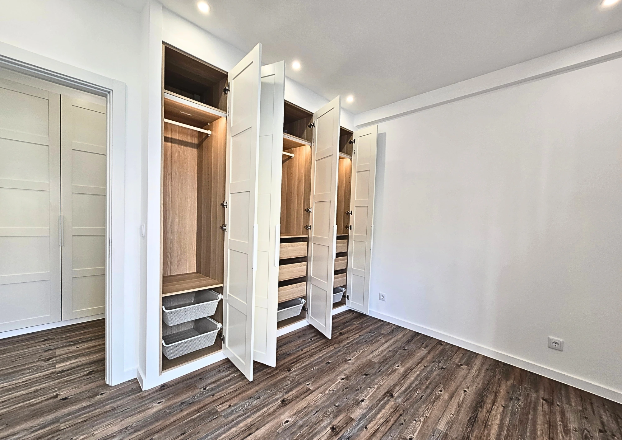 T2 totalmente remodelado com 3 roupeiros e varandas | Agualva · 18
