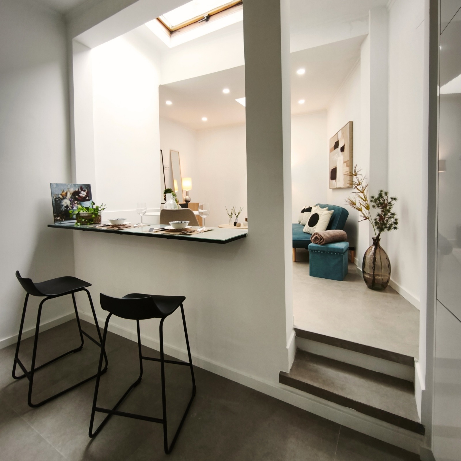 Renovated three-bedroom apartment in Benfica, Lisbon, with an en-suite bedroom and storage