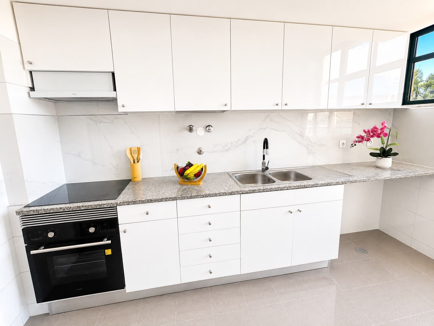 T3 remodelado com suite, varanda e arrecadação no Feijó · 3