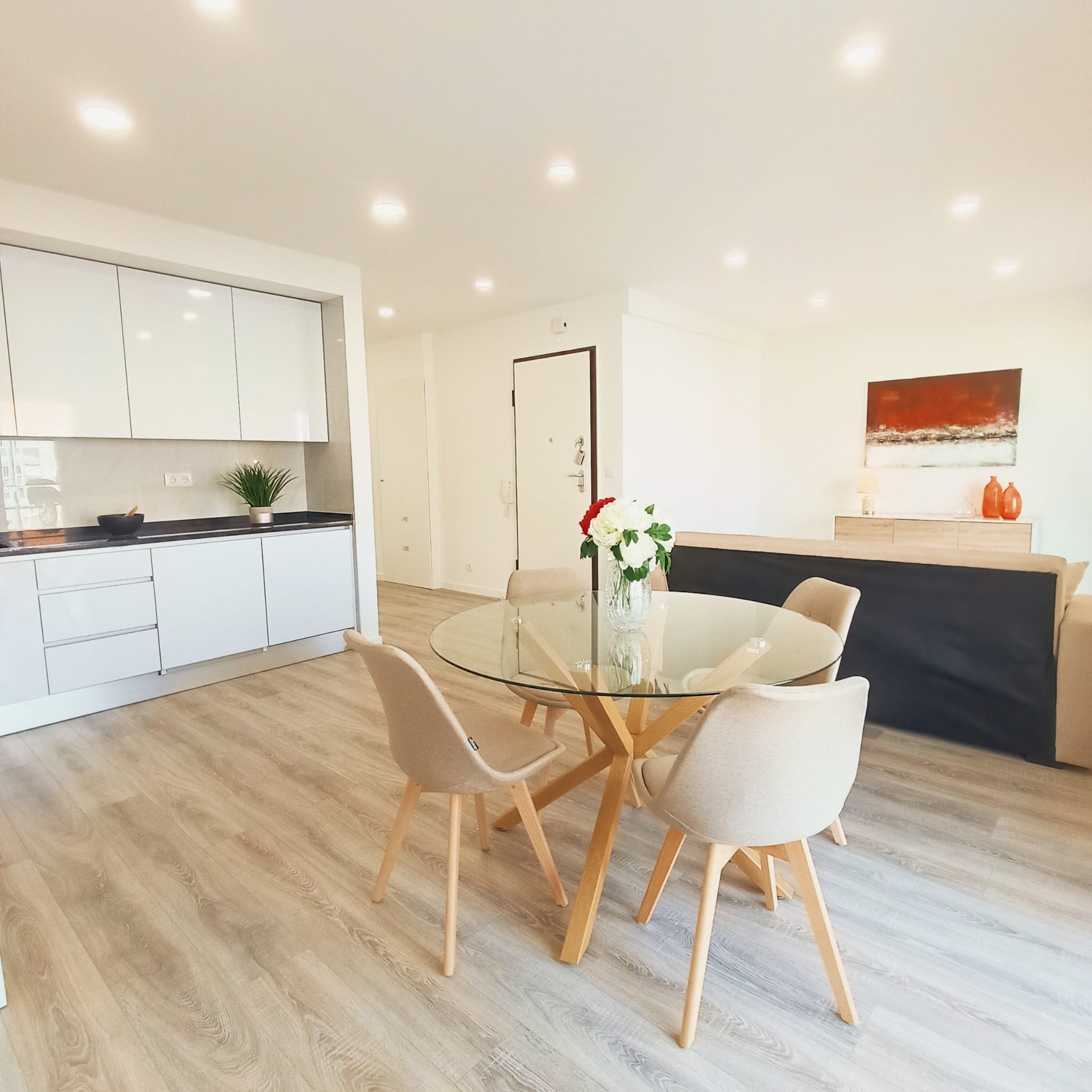 Renovated three-bedroom apartment with a 22 m&sup2; en-suite bedroom and wardrobe | Benfica | Lisbon