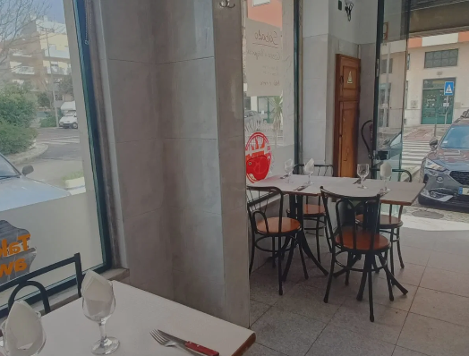 Espaço comercial com rentabilidade à venda na Avenida François Mitterrand · 4